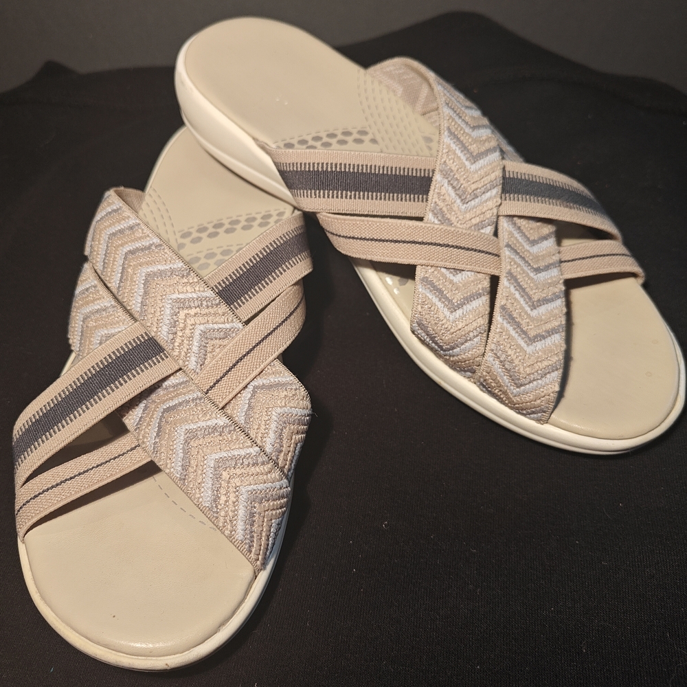 VOODUE Womens Strapped Tan and Cream Orthopedic Sandals Sz 6.5